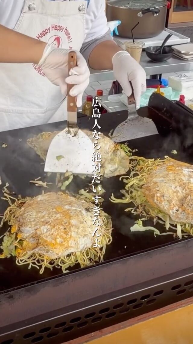 これぞ文化祭の醍醐味！✨
「いけ！3、2、1…！」
周りの期待を背負って挑戦する生徒さんと、
それをハラハラしながら見守る先生。
ちょっと失敗しちゃっても、サッと鮮やかに立て直す先生の背中は、まさに「師匠」そのものでした…！😭👏

真剣な眼差し、鉄板の音、そして立ち昇るソースの香り。
ひたむきに焼く姿も、eスポーツで盛り上がる一瞬も、
すべてが最高の「青春」でした。

お腹も心も満たされる、そんな温かい1日。
やっぱり文化祭はいい！
高校生の特権ですね！
シン高はひとりひとりの異なるやりたいに本気で向き合いますよ😌

✅あなたの文化祭の「忘れられない思い出」は何ですか？
ぜひコメント欄でエピソードを聞かせてください！

#シンギュラリティ高等学校 
#通信制高校 
#文化祭 
#広島風お好み焼 
#eスポーツ好きな人と繋がりたい